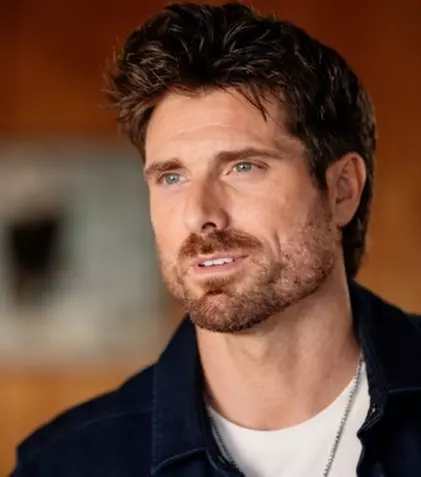 Tensiune maximă în finalul sezonului 4 din „Sullivan’s Crossing” la DIVA! Interviu exclusiv cu actorul Marcus Rosner: „Actoria este ca o vacanță”