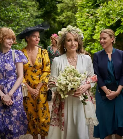 Scarlett Johansson și Kristin Scott Thomas, din nou mamă și fiică pe ecran în „My Mother's Wedding”. Când apare filmul pe SkyShowtime