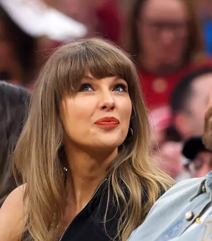 Taylor Swift și Travis Kelce s-au căsătorit într-o ceremonie spectaculoasă la New York. Nunta anului a blocat Manhattanul