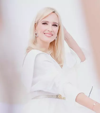 Teodora Tompea, dincolo de pupitrul Observator 19: „Vara mă machiez foarte puțin sau chiar deloc!”. Ce trucuri secrete are vedeta Antena 1. EXCLUSIV
