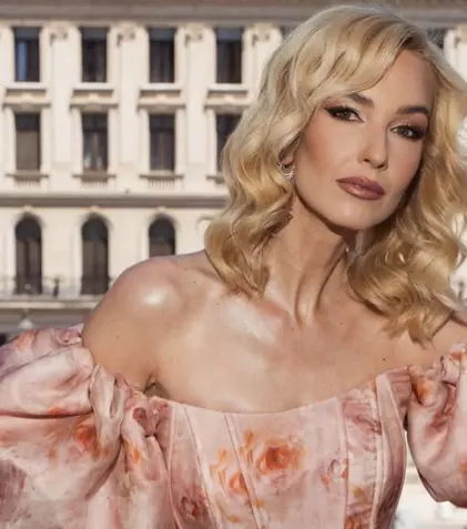 Teodora Tompea dezvăluie cum arată vacanța ei ideală. Ce nu lipsește niciodată din bagajul prezentatoarei Observator. EXCLUSIV