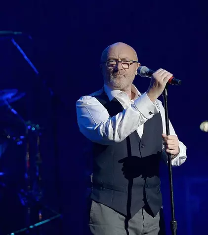Phil Collins, dezvăluiri cutremurătoare despre lupta cu alcoolul: „Copiii mei au fost chemați să-și ia adio de la mine”