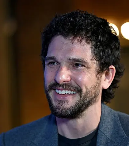 Răsturnare de situație la HBO: Kit Harington îi ia locul lui Nicholas Hoult în seria „Harry Potter”. Motivul din spatele schimbării de ultim moment