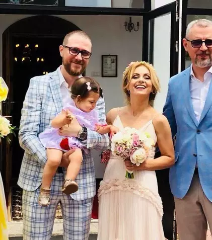 Cum îmbină Simona Gherghe rolul de mamă cu televiziunea. Secrete din culisele nolui sezon Mireasa: „Relațiile sunt reale, iar emoțiile nu mai pot fi jucate”