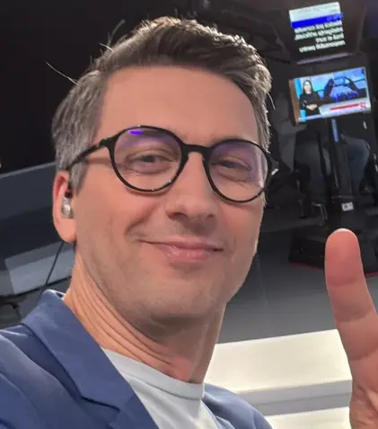 Știrile PRO TV lansează „Punct. Și de la capăt”, un nou podcast prezentat de Cosmin Stan. ADDA, primul invitat