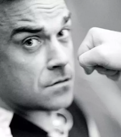 Robbie Williams e prea... musculos pentru haine
