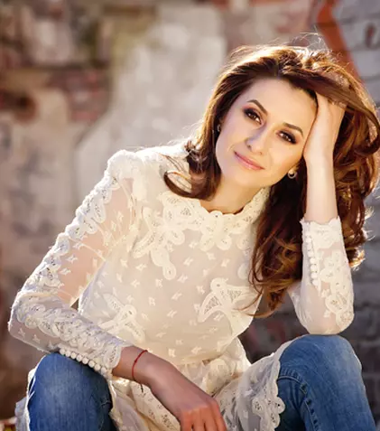 Iuliana Tudor prezintă a şasea ediţie a Galei Crucea Roşie, la TVR