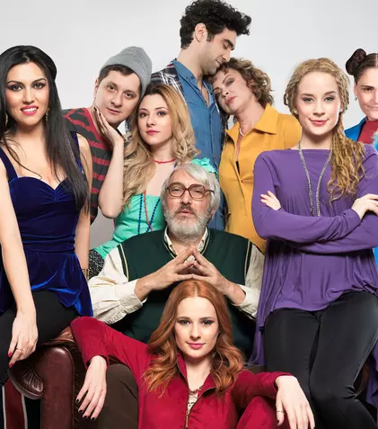 Kanal D va lansa un serial românesc: "Fetele lu’ dom’ Profesor"