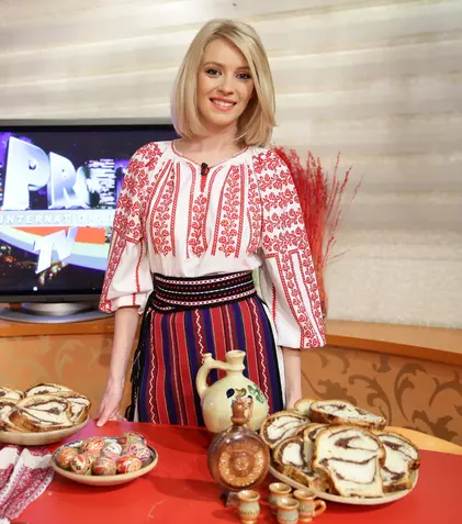 Diana Dumitrescu, în costum popular pentru ediţia de Paşte „De Suflet”