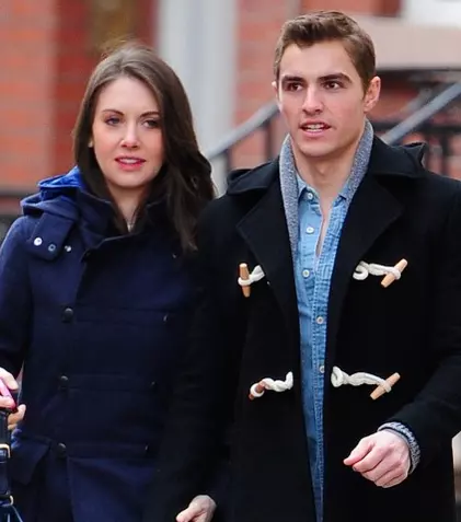 Actorii Alison Brie („Mad Men”) şi Dave Franco s-au logodit