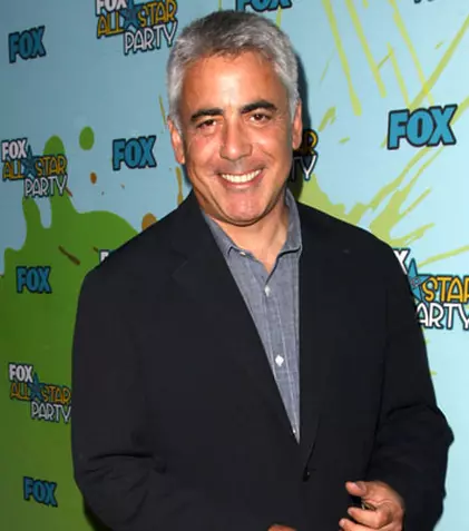 Adam Arkin va juca în sitcomul „O familie modernă”