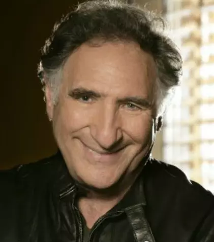 Judd Hirsch are un rol cameo în „Teoria Big Bang”