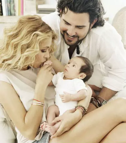 Paulina Rubio l-a prezentat pe Eros, bebeluşul ei