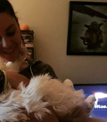 Actrița Evrim Alasya („Güneş”) are acasă doi câini și patru pisici!