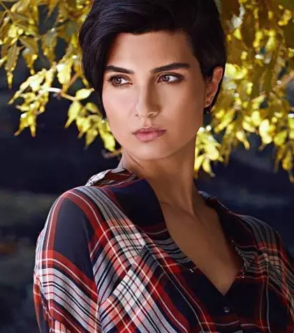 Actrița Tuba Büyüküstün încearcă o nouă carieră