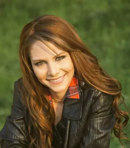 Ezgi Asaroglu, protagonista din „Bahar: Viață furată”, schimbă prefixul