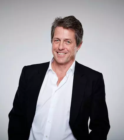 Hugh Grant renunță la burlăcie. Se însoară cu o femeie cu 18 ani mai tânără
