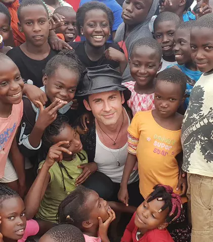 Dan Bălan continuă povestea „Dragostea din tei” în Africa