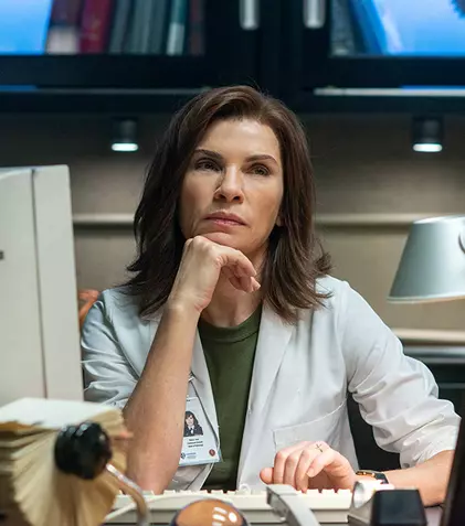 La 10 ani după „Spitalul de urgenţă”, Julianna Margulies îmbracă iarăși halatul de medic pentru Nat Geo