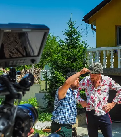 Kanal D a anunțat numele serialului de comedie care va fi difuzat din toamnă. Primele imagini de la filmări