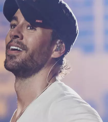 Enrique Iglesias a dezvăluit că s-a împăcat cu tatăl său, Julio Iglesias: „Am plâns foarte mult”