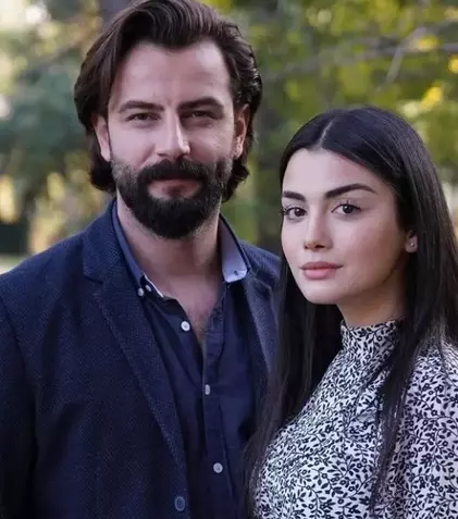 Din această cauză s-au despărțit Özge Yağız și Gökberk Demirci! Actorii din „Jurământul” au dezvăluit totul