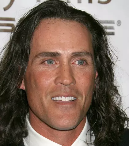 Tragedie de nedescris! Joe Lara, celebrul actor din serialul „Tarzan” a murit în urma unui accident aviatic