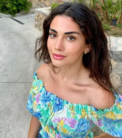 Özge Yağız a reprezentat Turcia la Premiile Internaționale Emmy. Actrița din serialul „Safir” a purtat o rochie spectaculoasă