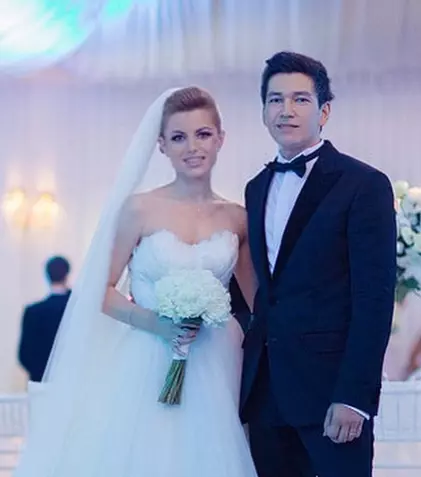 Anunțul făcut de Elena Gheorghe la nouă ani de la căsătorie. Soțul cântăreței a păstrat discreția