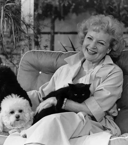 Una dintre ultimele poze cu Betty White, făcută publică în ziua în care aceasta ar fi trebuit să împlinească 100 de ani