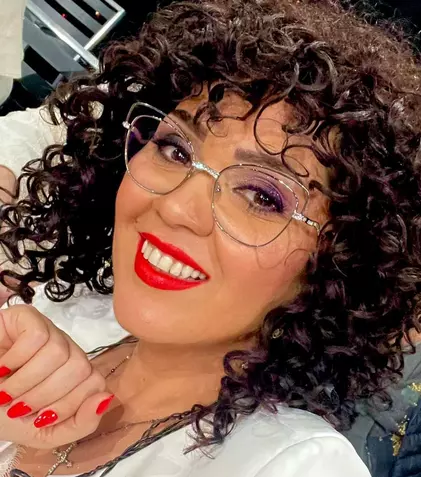 Cum arată casa Minodorei. Este plină de culoare și are accente africane: „Viață și bucurie”