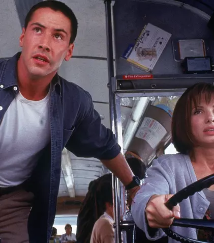 Filme la TV azi, 4 mai: „Speed: Cursă infernală”, „Virus”, „Calcă apăsat: Povestea lui Dewey Cox”, „Mafia de la răsărit”