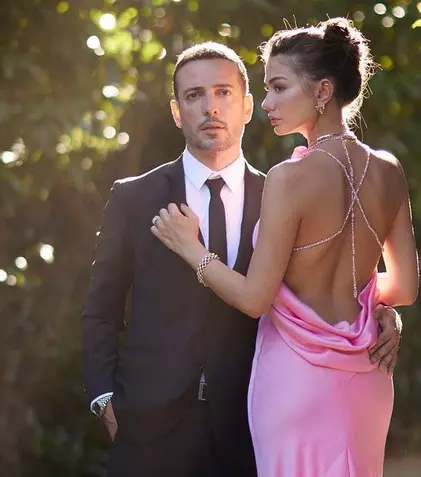 Actrița Demet Özdemir și cântărețul Oğuzhan Koç s-au logodit. Când va avea loc nunta