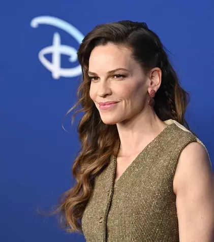 Hilary Swank a distribuit primele imagini cu gemenii săi. Ce nume atipice poartă copii actriței