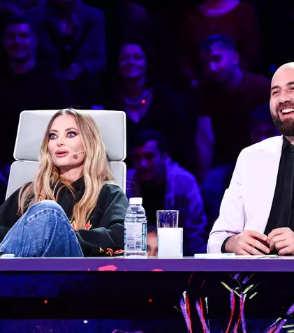 iUmor, 13 noiembrie 2022. Ce glume „acide“ vor face Cosmin Natanticu, Sorin Pârcălab și Vlad Dobrescu la adresa lui Vio