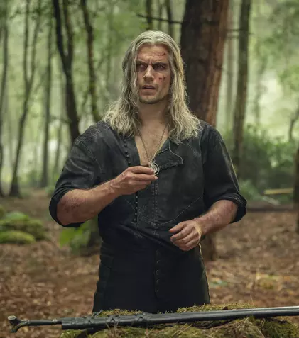 „The Witcher” se va încheia cu sezonul 5. Netflix a lansat primele imagini cu Liam Hemsworth, care l-a înlocuit pe Henry Cavill