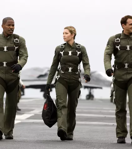 Filme la TV azi, 27 octombrie: „Stealth - Pericol invizibil”, „Doamna din furgonetă”, „Femeia în negru”, „Invadarea lumii: Bătălia Los Angeles”