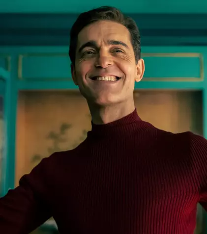 „Berlin”, un serial olé, olé pe Netflix. De ce are povestea romantică a lui Pedro Alonso toate componentele visate de fani