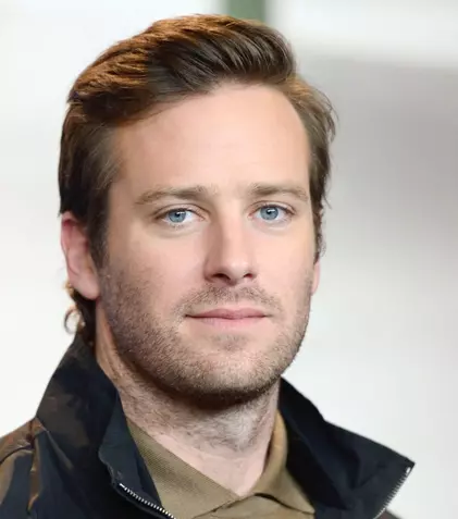 Armie Hammer revine pe ecrane, fiind distribuit deja în două filme. În ce pelicule îl vom vedea