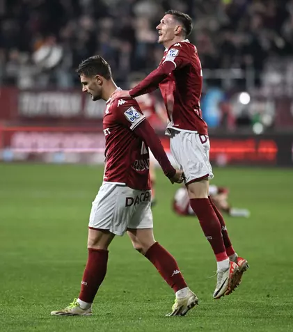 SUPERLIGA: Cine transmite meciul CFR Cluj – Rapid, derby-ul etapei a 25-a din Liga 1