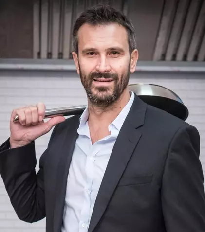 Povestea investiției lui Nicolai Tand în Maramureș. Cum arată grajdul transformat în vilă de nota 10