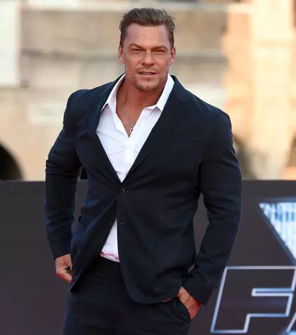 Alan Ritchson, agresat sexual de un fotograf celebru. Detalii neștiute despre drama actorului din „Reacher”