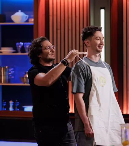 Cine este Cristian Ușurelu. Chefii Bontea, Dumitrescu și Scărlătescu i-au oferit șorțul de aur la „MasterChef” 2024. „Ești cel mai puternic concurent pe care l-am avut până acum”