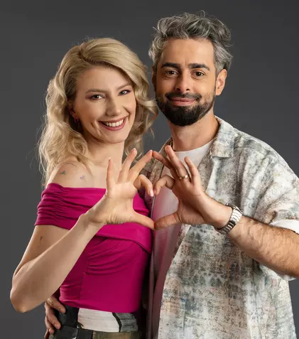 Radu Bucălae și soția lui, Alexandra, și-au prezentat apartamentul de lux: „Cea mai confortabilă canapea de pe pământ”. Detaliul ingenios din dormitor