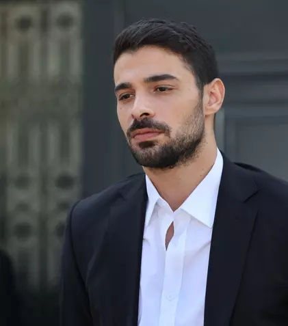 „Inimă rebelă”, episodul din 9 octombrie 2024. Yaman și-a amintit că a fost ținut în pivnița casei frumoasei Rüya