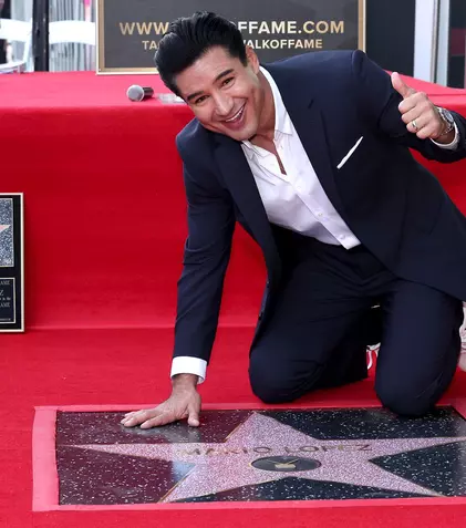 Mario Lopez a primit o stea pe Hollywood Walk of Fame de ziua sa de naștere. Rolul din „Salvați de clopoțel” i-a adus faima