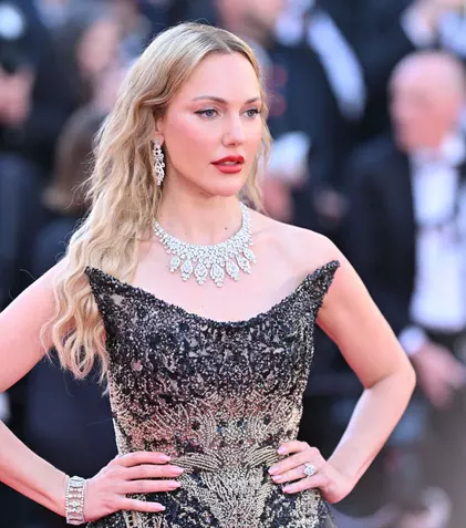 Meryem Uzerli a strălucit la Cannes. Ce proiecte noi are actrița iubită din „Suleyman Magnificul”