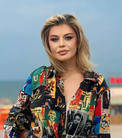 Cum arată casa Loredanei Groza din nordul Capitalei. De ce a refuzat luxul ostentativ și ce obiect neașteptat domină dormitorul artistei