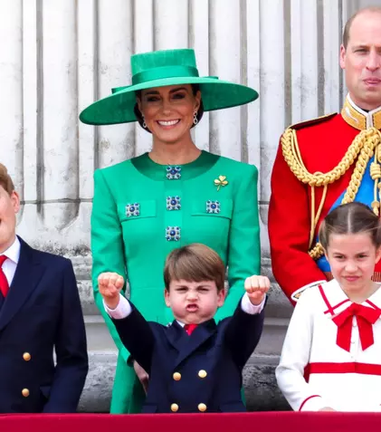 Prințul Louis, micul star al familiei regale: cum reușește să fure mereu atenția. Ce-l deosebește de frații săi