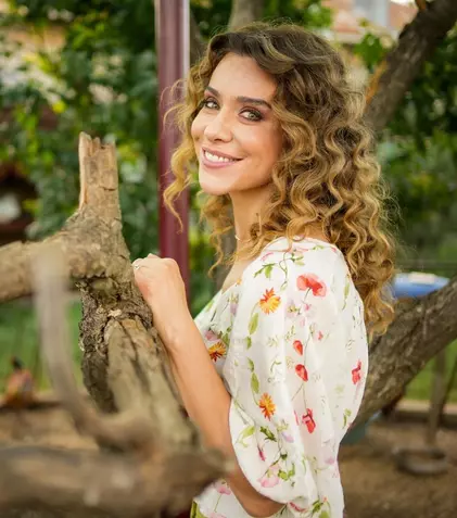 Andreea Vasile, actrița din „Iubire cu parfum de lavandă”, are o familie superbă! Cum arată fiul vedetei și imagini rare alături de partenerul ei